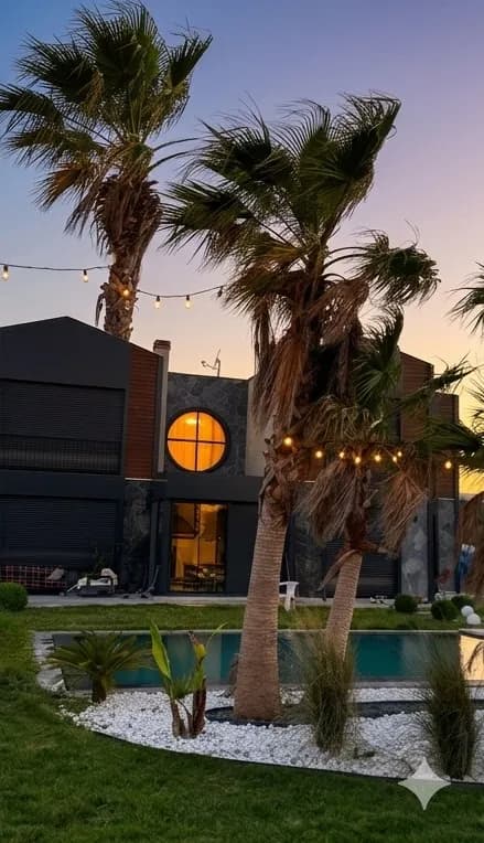 MEF Village — palmiyeler arasında villa
